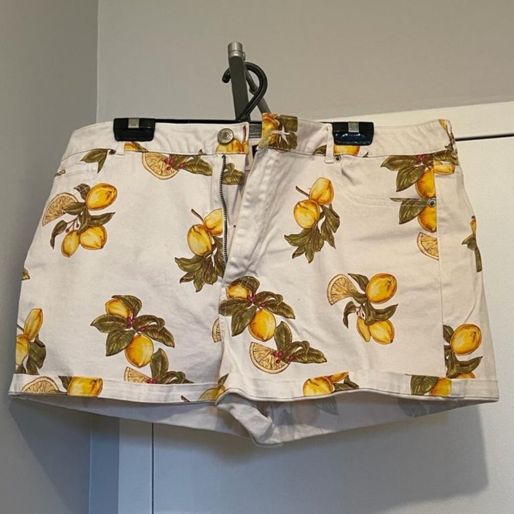 Forever 21+ Lemon Plus Size Shorts Size 18